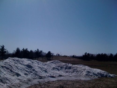 雪残る